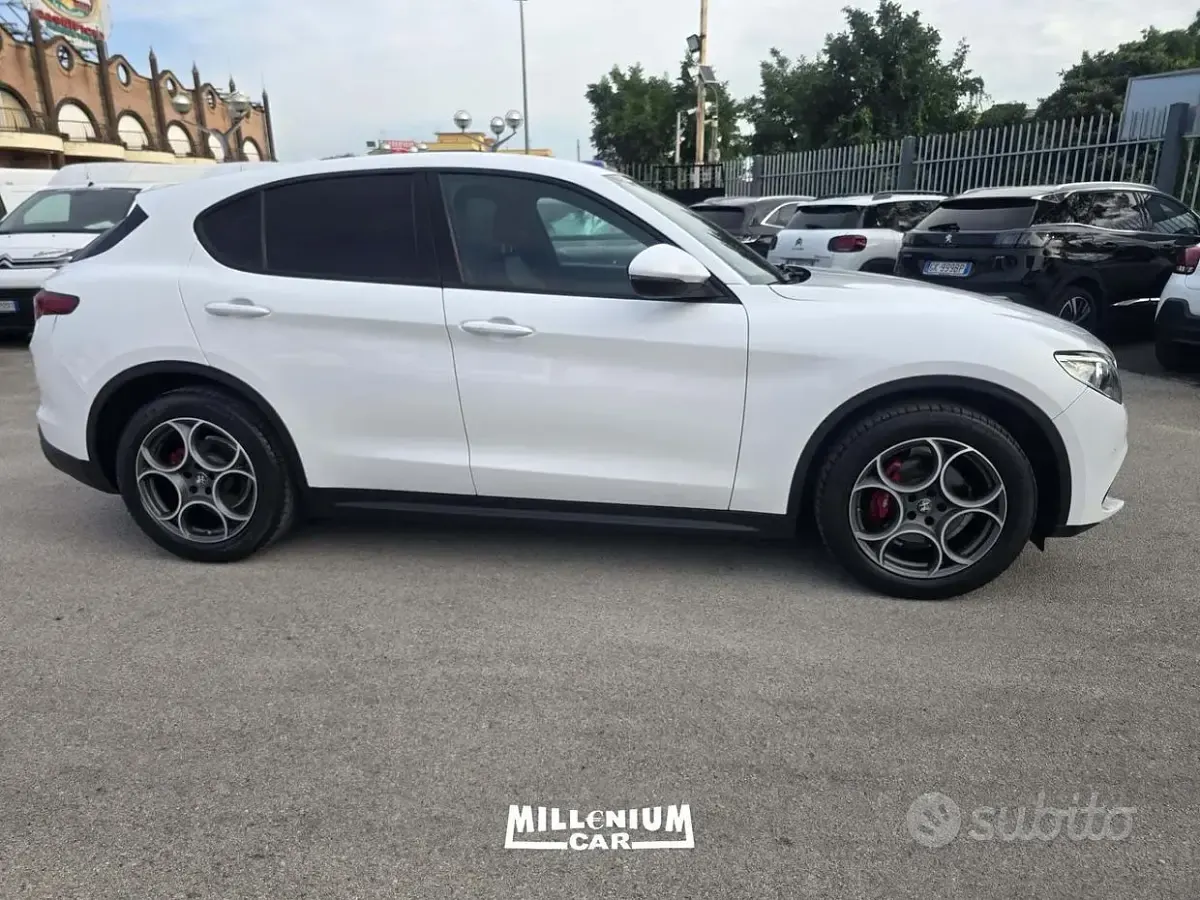 Usata Alfa Romeo Stelvio Sprint 190 CV (139 kW) 2022 Nero SUV