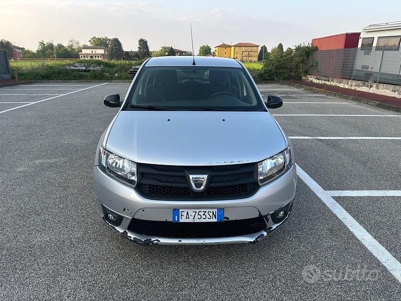 Usata Dacia Sandero Ambiance 75 CV (55 kW) 2015 Grigio Berlina