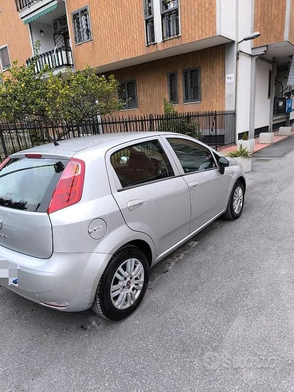 Brugt Fiat Punto Lounge 95 HK (69 kW) 2016 Grå Hatchback