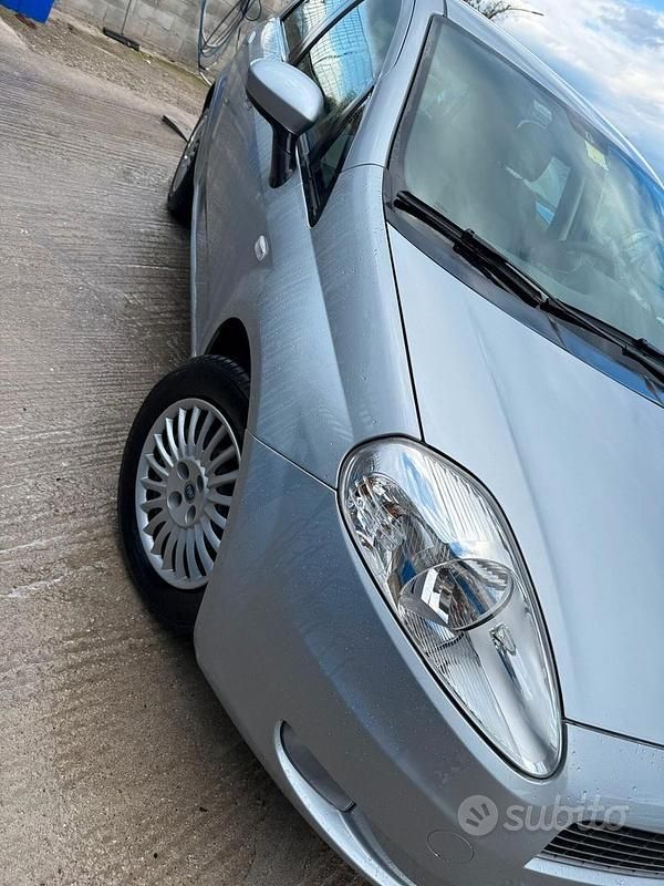 Usata Fiat Grande Punto Dynamic 90 CV (66 kW) 2007 Grigio Utilitaria