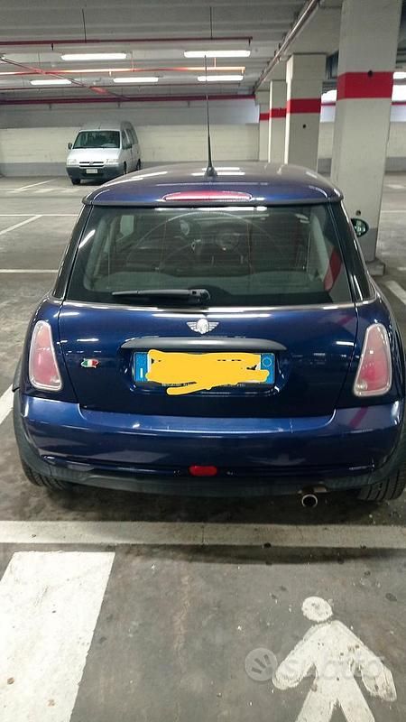 Begagnad Mini ONE 90 HK (66 kW) 2005 Blå Halvkombi