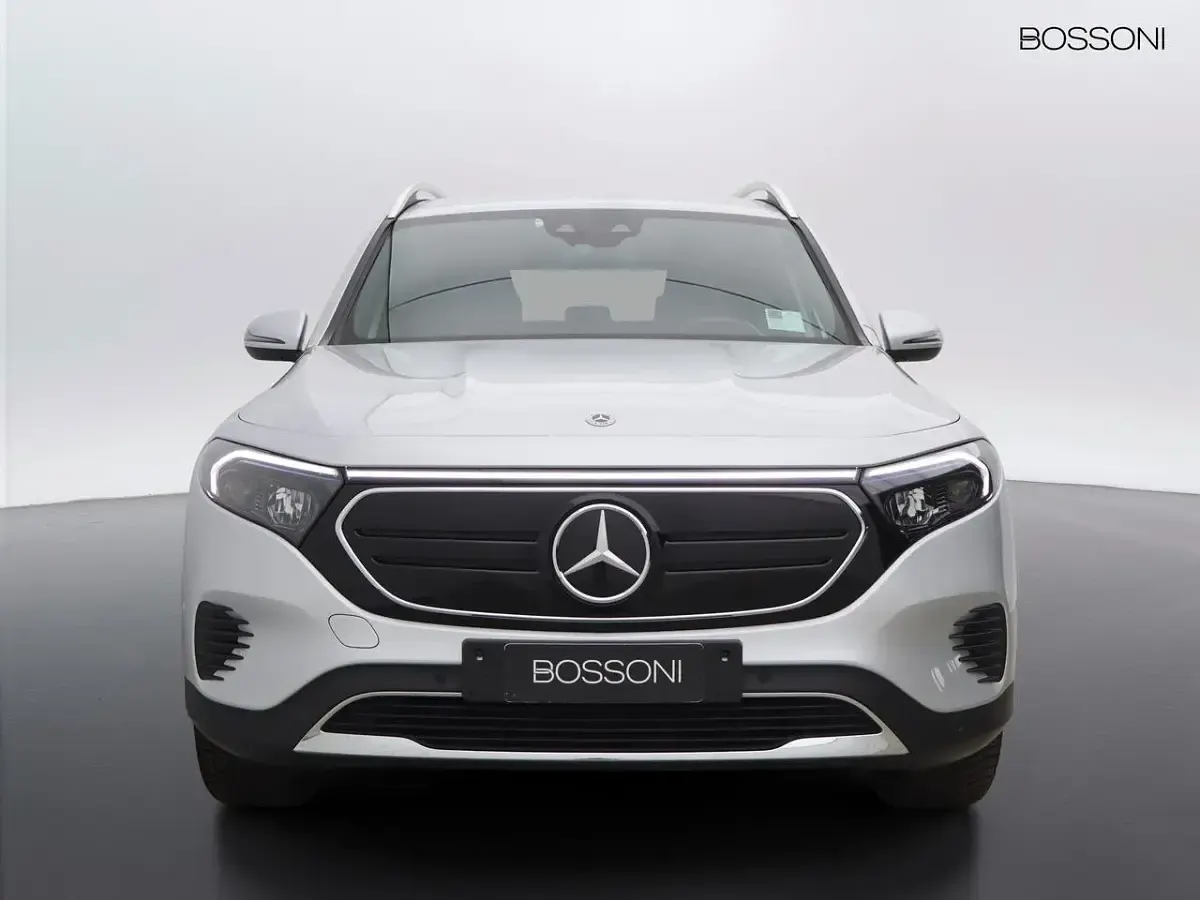 Begagnad Mercedes EQB300 Sport Edition 139 kW (189 HK) 2024 Silver SUV