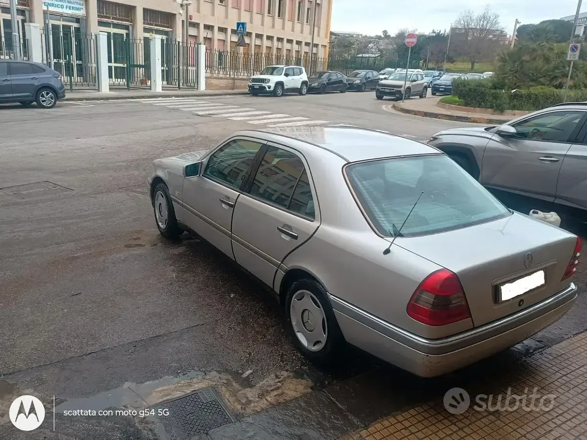 Usata Mercedes C200 Elegance 136 CV (100 kW) 1996 Grigio Berlina