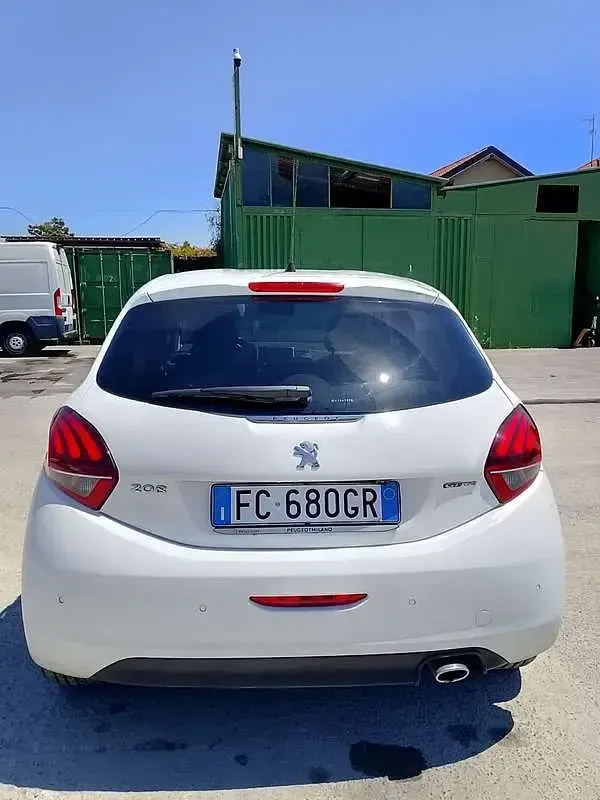 Usata Peugeot 208 GT-line 120 CV (88 kW) 2016 Bianco Utilitaria