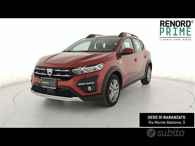 Usata Dacia Sandero Comfort 101 CV (74 kW) 2022 Rosso fusion Utilitaria