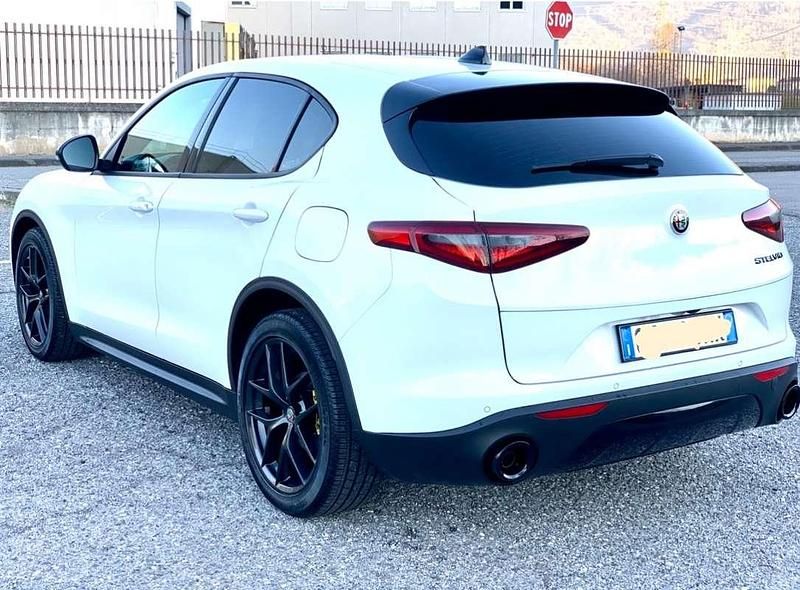 Usata Alfa Romeo Stelvio Business 160 CV (117 kW) 2021 Bianco SUV