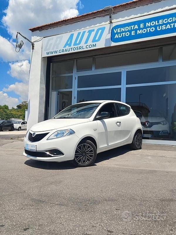 Bianco Usata 2019 Lancia Ypsilon S Due volumi | 8900 € (Ottimo prezzo) - Immagine 1/4