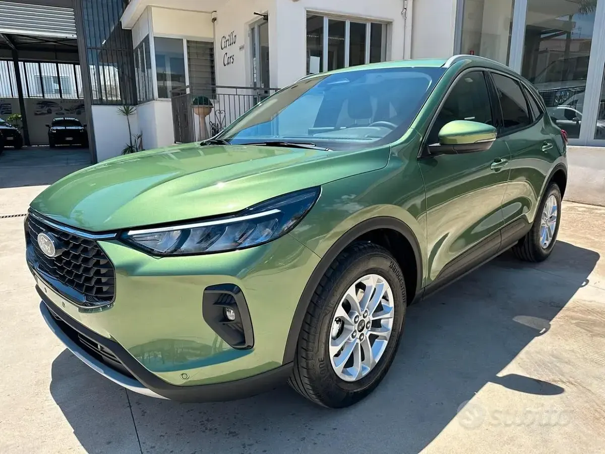 Nuova Ford Kuga Titanium 151 CV (111 kW) 2026 Verde SUV