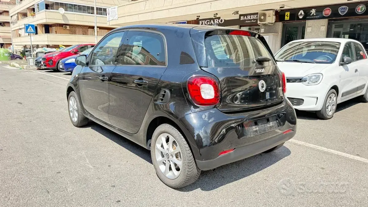 Usata Smart ForFour Prime 90 CV (66 kW) 2018 Nero Utilitaria