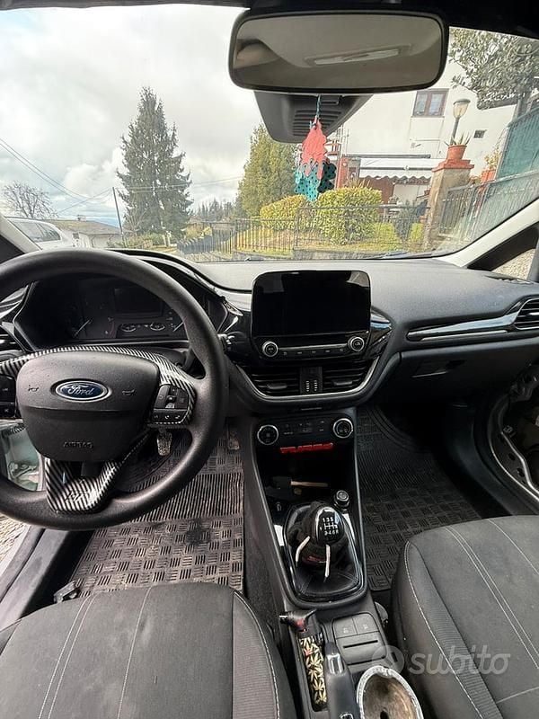 Gebraucht Ford Fiesta 86 PS (63 kW) 2018 Grau Kleinwagen