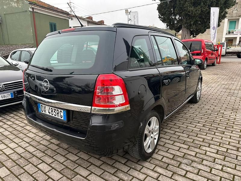Usata Opel Zafira 2010 Nero Monovolume