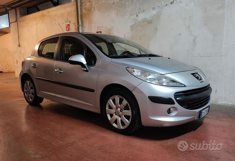 Grigio Usata 2006 Peugeot 207 Due volumi | 1999 € (Buon prezzo) - Immagine 1/4