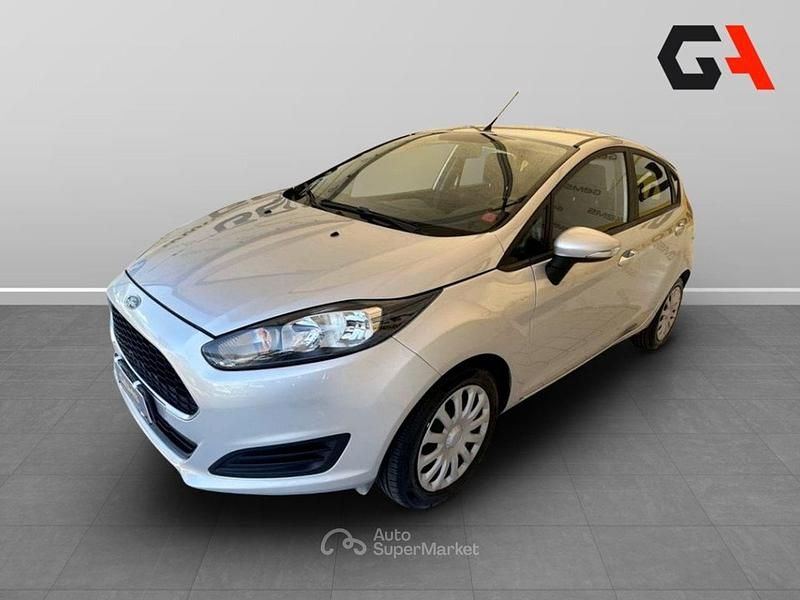 Usata Ford Fiesta 75 CV (55 kW) 2017 Argento Berlina