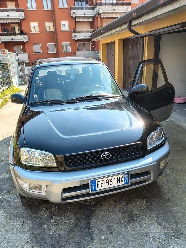 Begagnad Toyota RAV4 128 HK (94 kW) 1997 Svart Cab