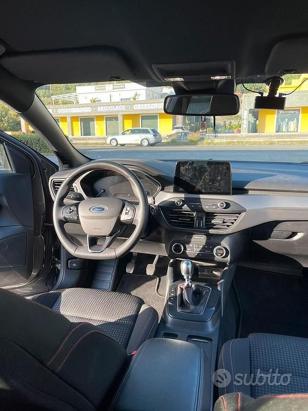 Usata Ford Focus 125 CV (91 kW) 2022 Grigio Berlina