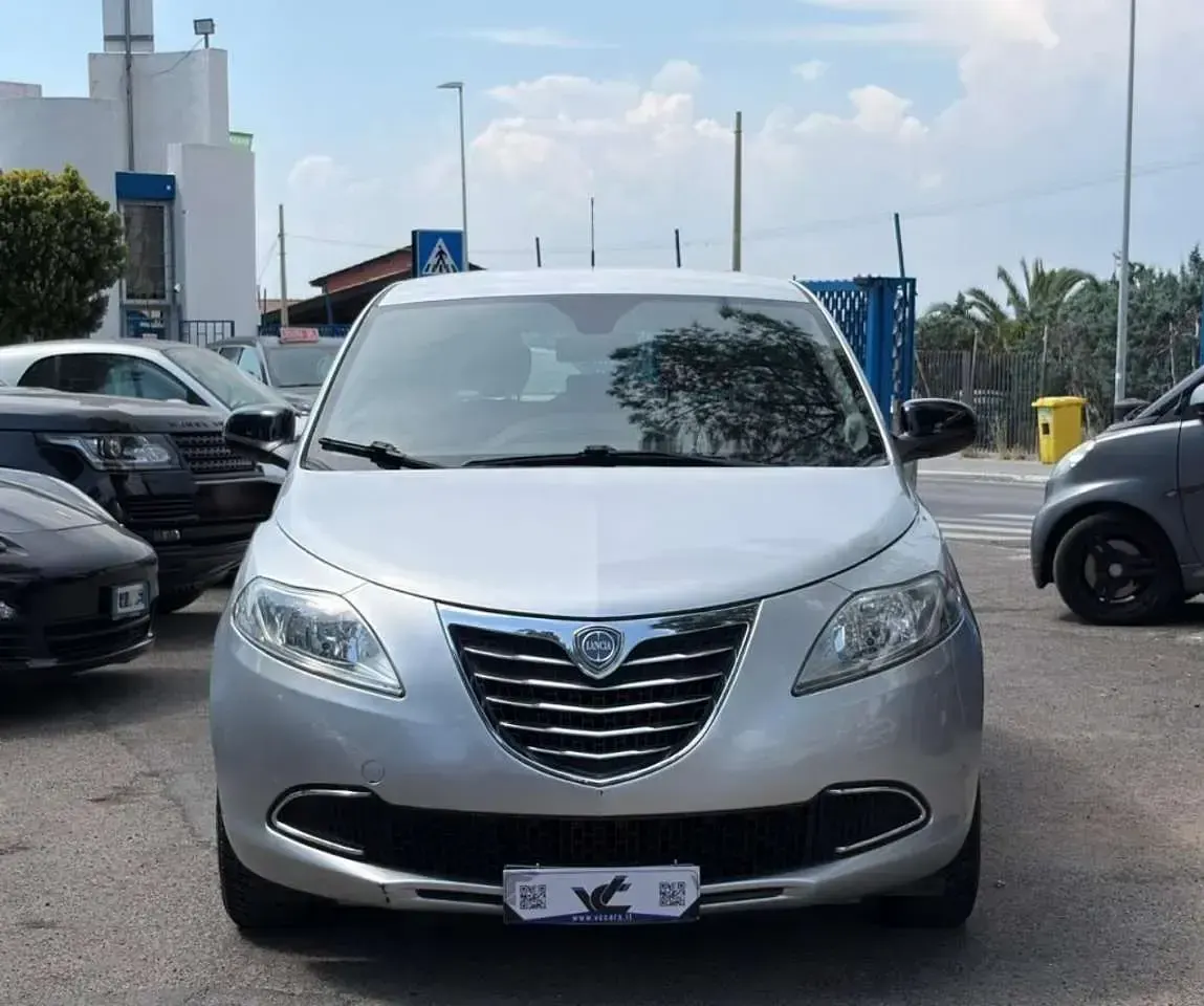 Usata Lancia Ypsilon Silver 69 CV (50 kW) 2014 Grigio Utilitaria