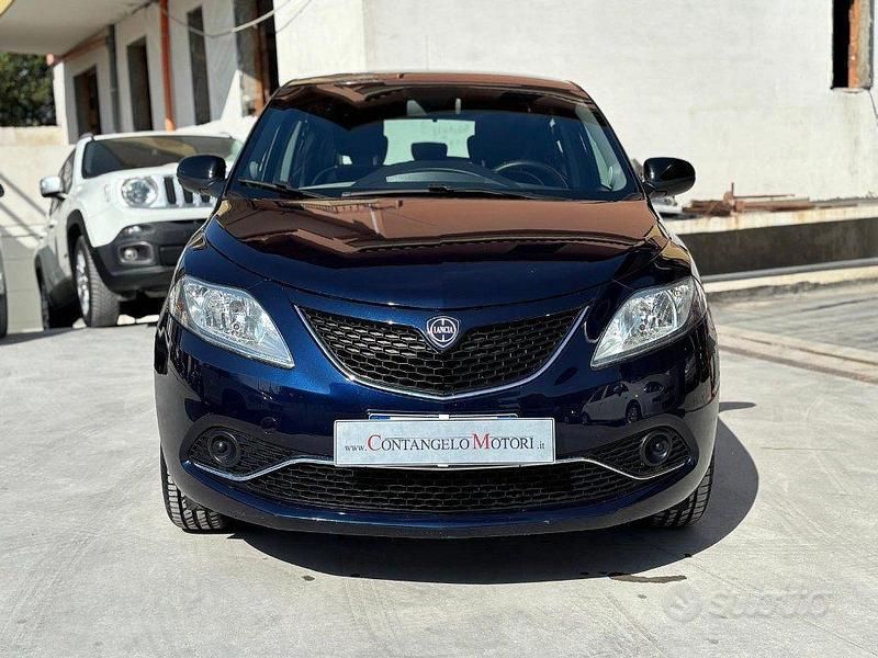 Usata Lancia Ypsilon Gold 86 CV (63 kW) 2016 Blu/azzurro Utilitaria