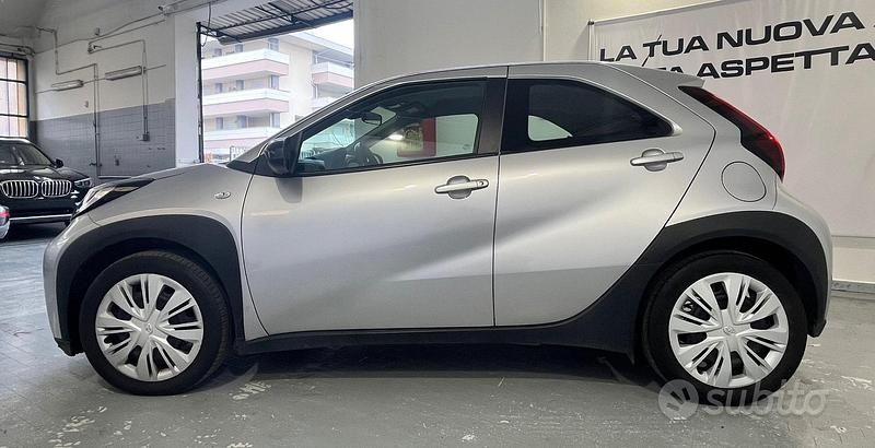 Usata Toyota Aygo X Lounge 72 CV (52 kW) 2022 Grigio SUV