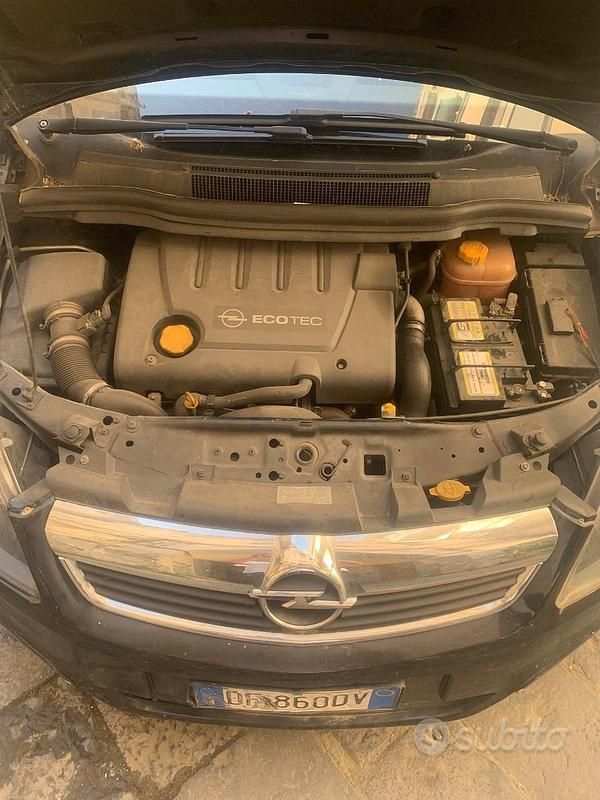 Usata Opel Zafira 2007 Nero Monovolume