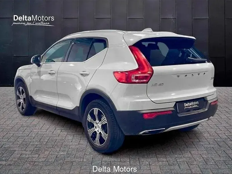 Usata Volvo XC40 Inscription 150 CV (110 kW) 2020 Grigio chiaro metallizzato SUV