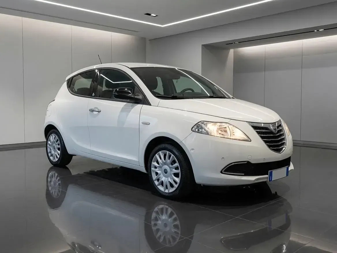 Usata Lancia Ypsilon Gold 95 CV (69 kW) 2011 Bianco Utilitaria