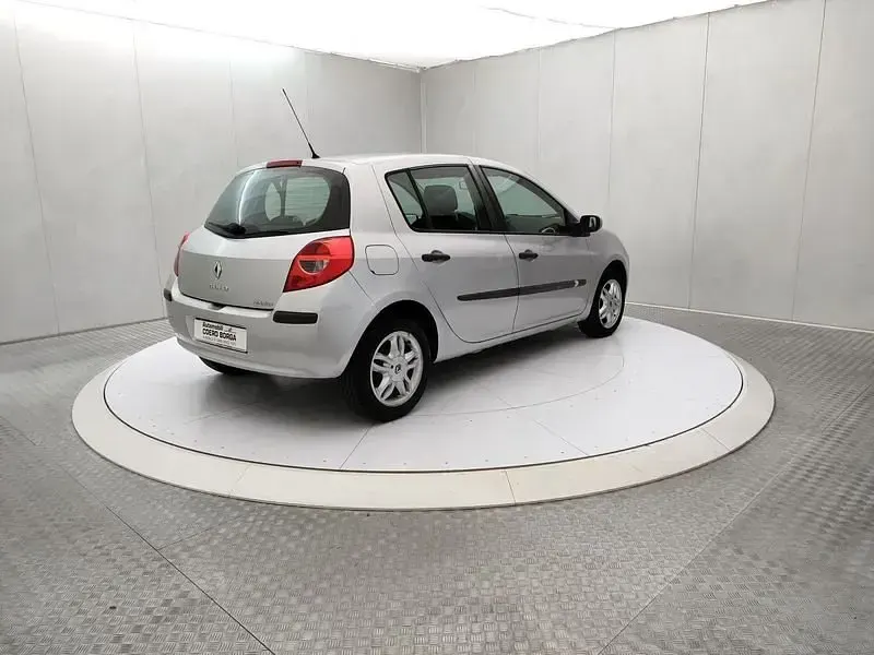 Usata Renault Clio Dynamique 75 CV (55 kW) 2007 Argento Utilitaria
