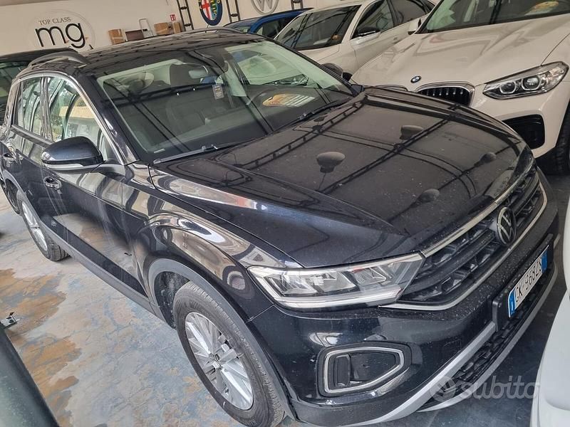 Usata VW T-Roc Life 115 CV (84 kW) 2022 Nero SUV