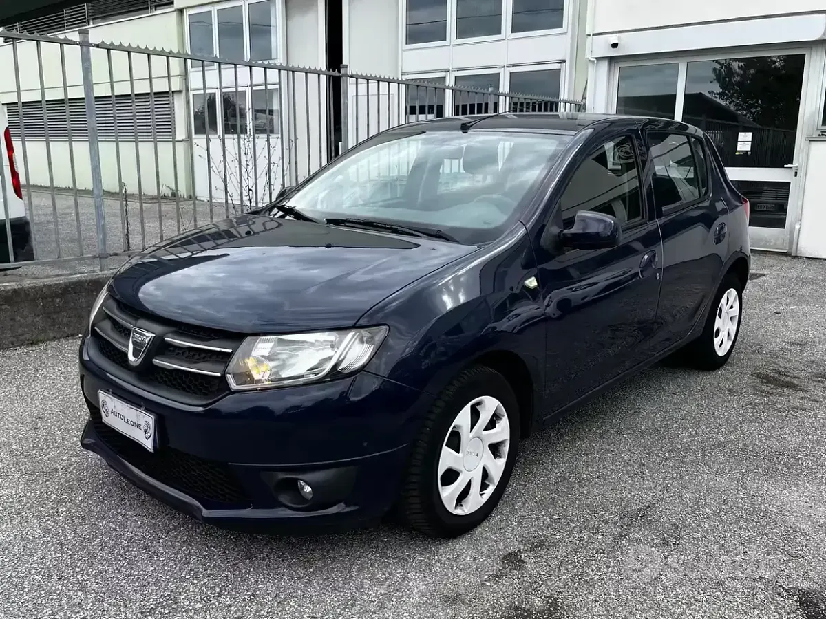 Usata Dacia Sandero Lauréate 72 CV (52 kW) 2014 Bluazzurro Berlina