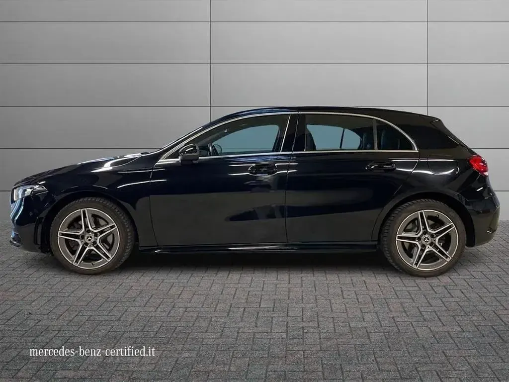 Usata Mercedes A250 Premium 218 CV (160 kW) 2022 Vernice nero cosmo Berlina