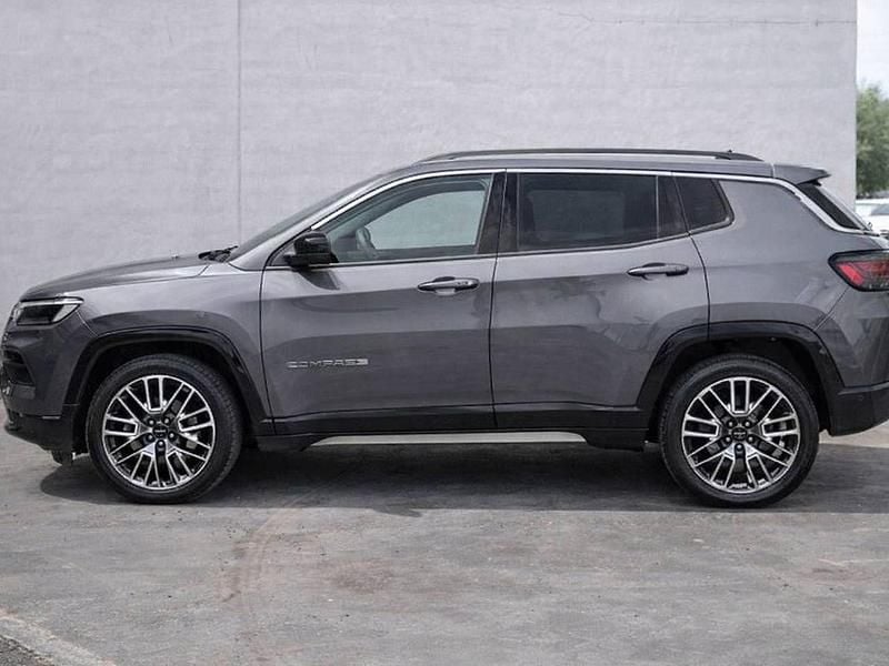 Gebraucht Jeep Compass Summit 131 PS (96 kW) 2025 Grau SUV