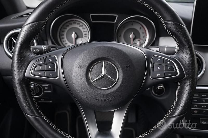 Usata Mercedes CLA200 Premium 136 CV (100 kW) 2016 Nero Station wagon