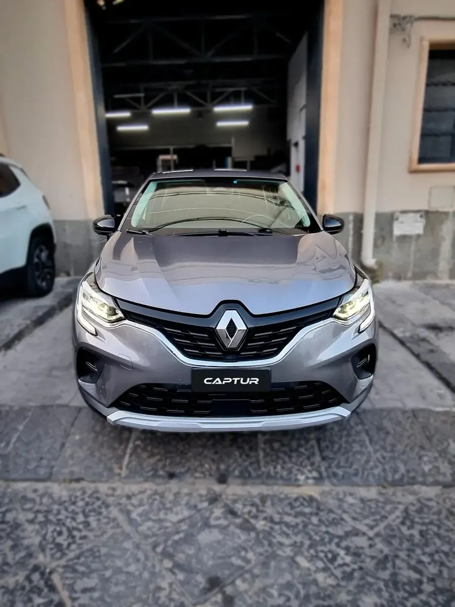 Usata Renault Captur Techno 140 CV (102 kW) 2023 Grigio SUV