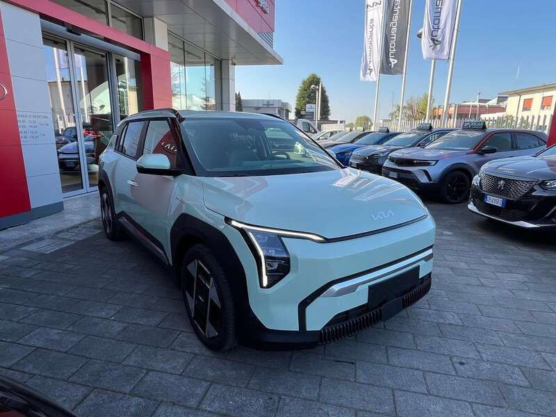 Adventurine green Nuova 2025 Kia EV3 SUV | 36.990 € (Ottimo prezzo) - Immagine 1/4