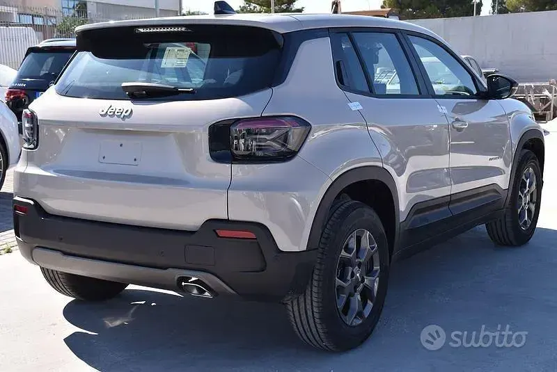Nuova Jeep Avenger Longitude 110 CV (80 kW) 2026 Grigio SUV