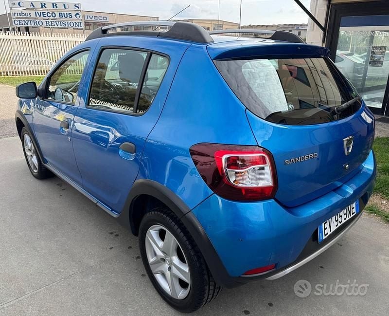 Usata Dacia Sandero Prestige 90 CV (66 kW) 2014 Blu Berlina