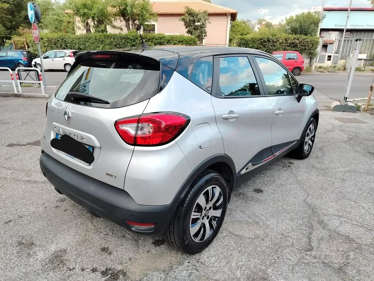 Usado Renault Captur Life 90 CV (66 kW) 2017 Gris SUV