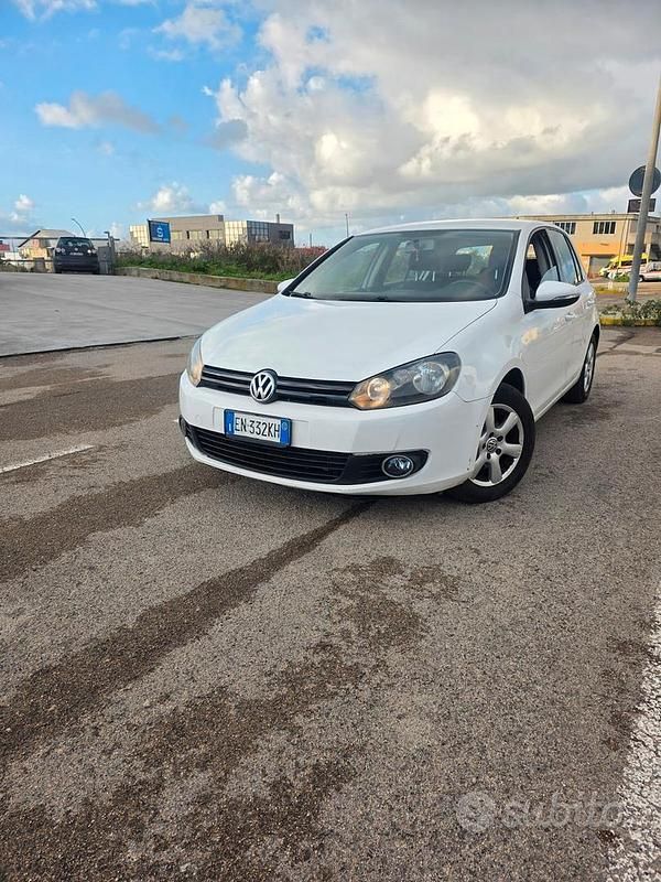 Bianco Usata 2012 VW Golf VI Due volumi | 4800 € (Super prezzo) - Immagine 1/4