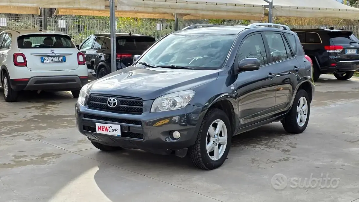 Usata Toyota RAV4 Luxury 136 CV (100 kW) 2007 Grigio SUV