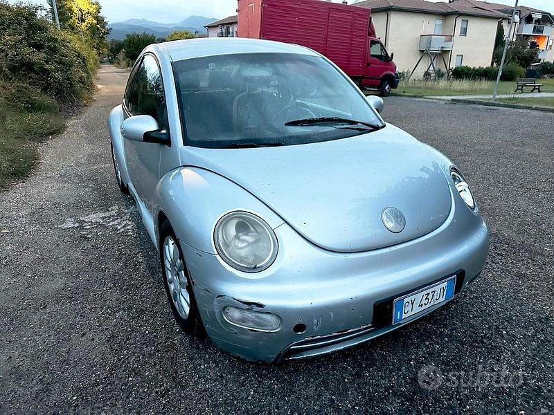 Usata VW New Beetle 101 CV (74 kW) 2004 Grigio Utilitaria