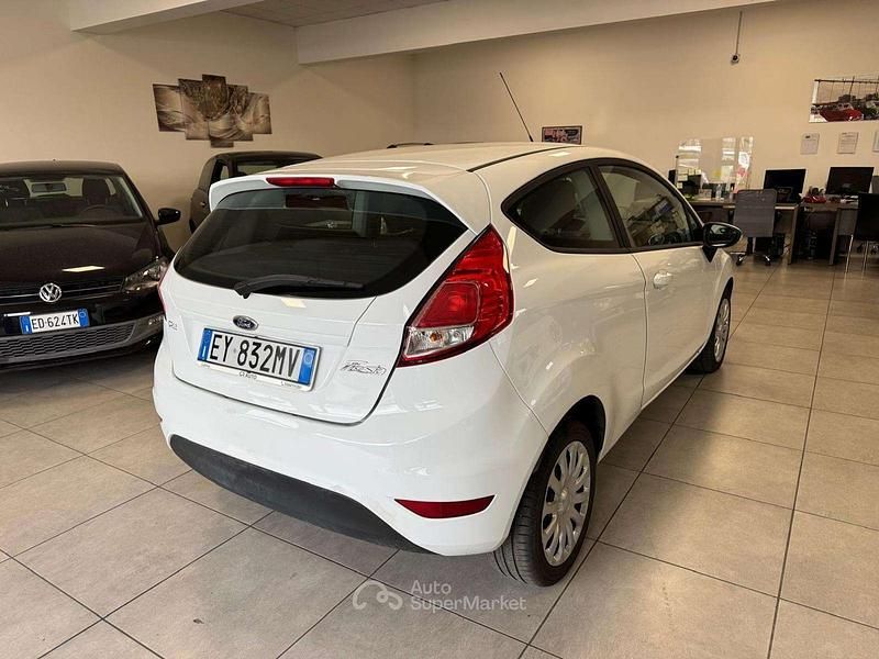 Usata Ford Fiesta 95 CV (69 kW) 2015 Bianco Berlina