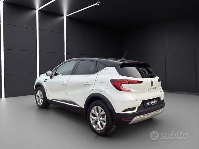Usata Renault Captur Intens 160 CV (117 kW) 2022 Nero SUV
