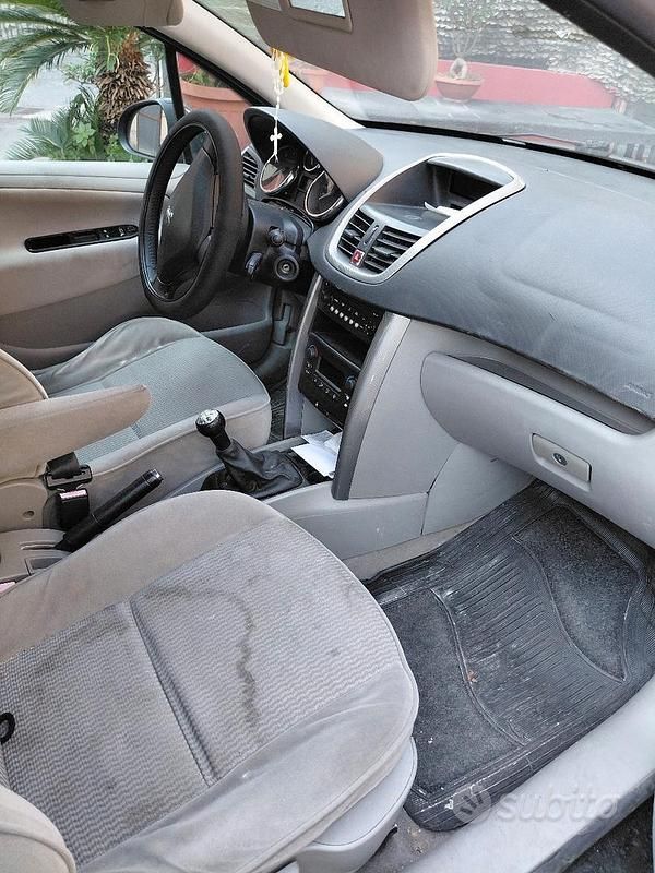 Nero Usata 2007 Peugeot 207 Tre volumi | 500 € (Super prezzo) - Immagine 1/4