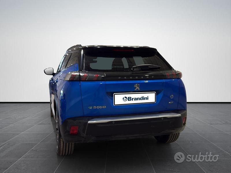 Usata Peugeot e-2008 GT 100 kW (136 CV) 2021 Blu tetto nero SUV