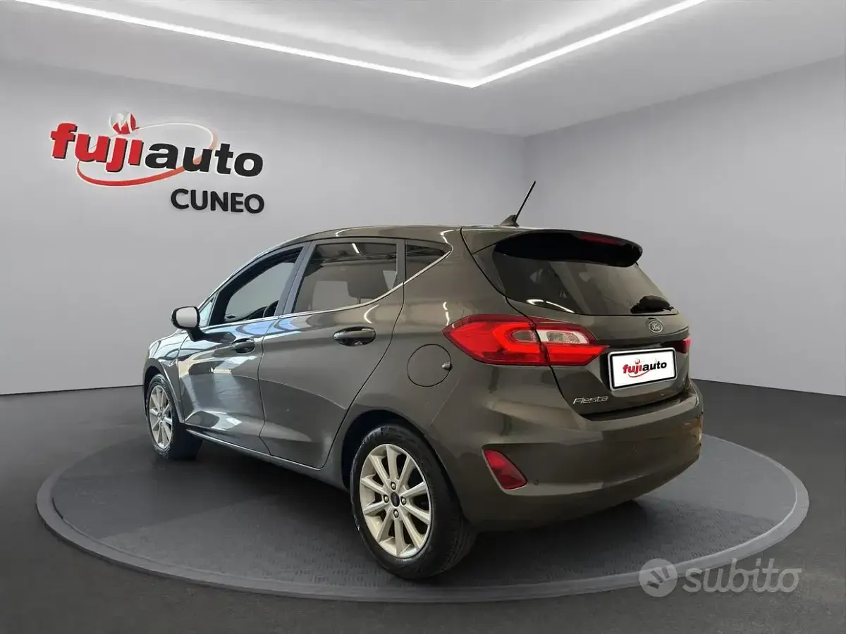 Usata Ford Fiesta Titanium 86 CV (63 kW) 2020 Grigio scuro Utilitaria