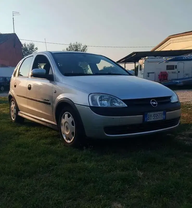 Usata Opel Corsa 75 CV (55 kW) 2002 Utilitaria