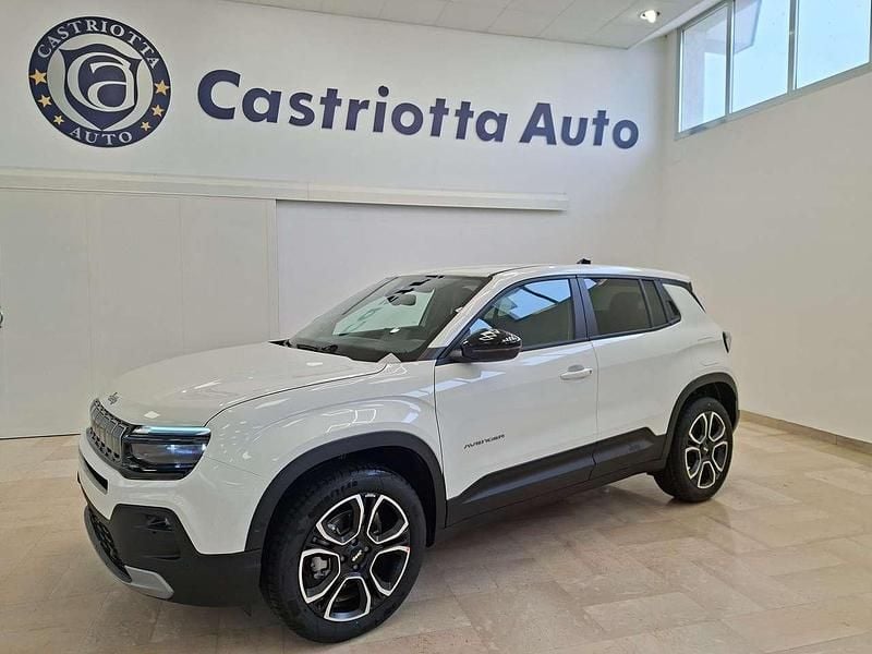 Bianco Nuova 2025 Jeep Avenger Summit SUV | 29.900 € (Cara) - Immagine 1/4