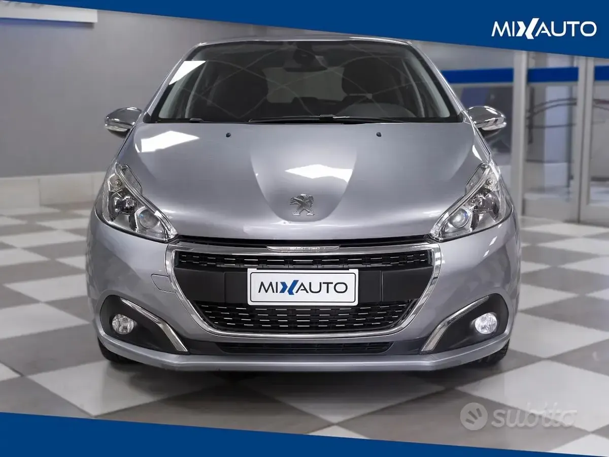 Usata Peugeot 208 Signature Sky 102 CV (75 kW) 2019 Grigio Utilitaria