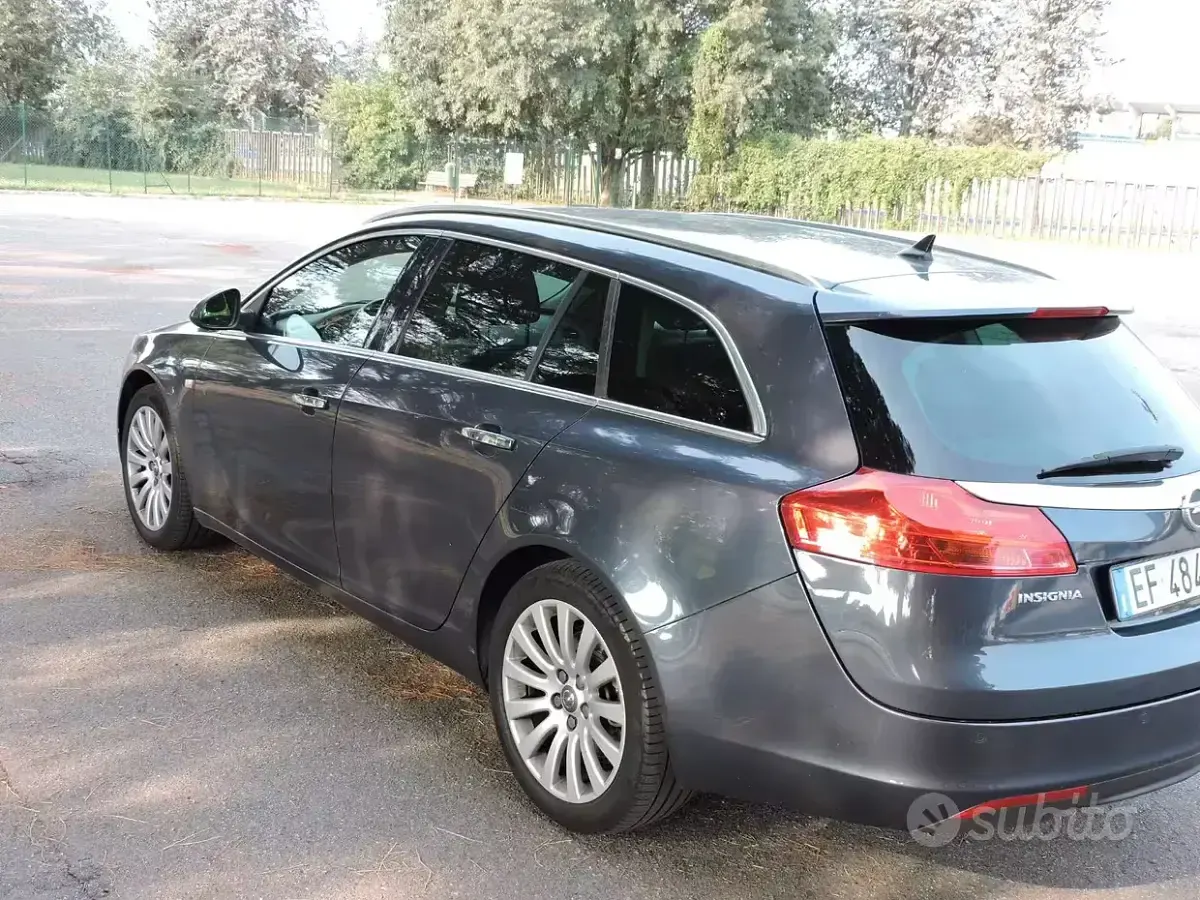 Usata Opel Insignia Cosmo 131 CV (96 kW) 2010 Grigio Station wagon