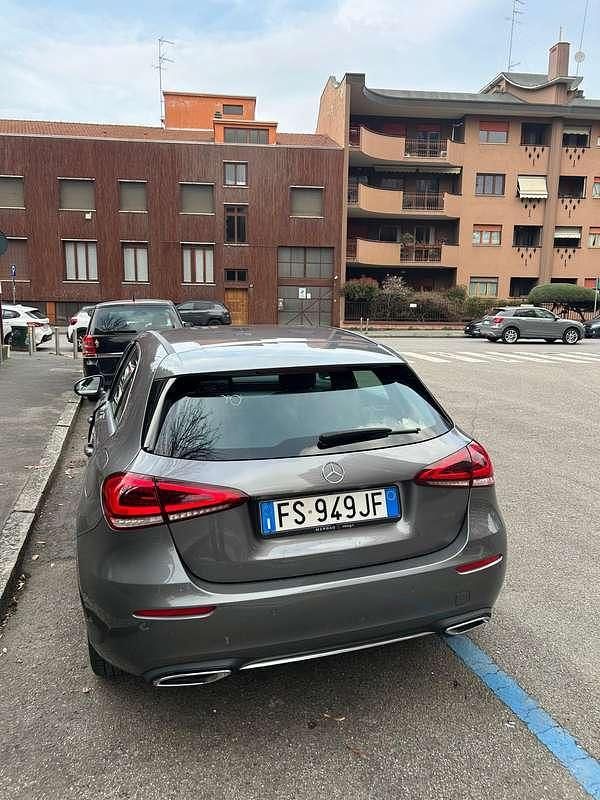 Usata Mercedes A200 163 CV (119 kW) 2018 Grigio Berlina