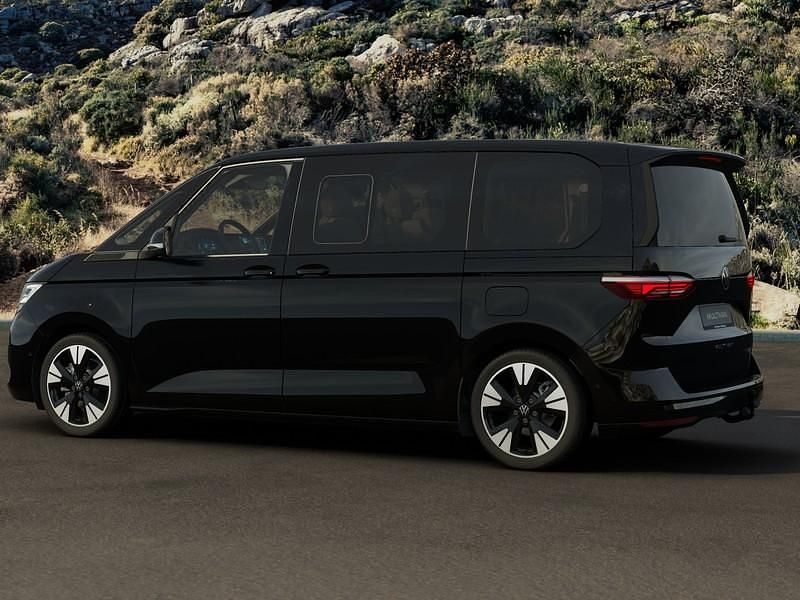 Nuova VW Multivan Life 150 CV (110 kW) 2025 Starlight blue metallizzato Furgone